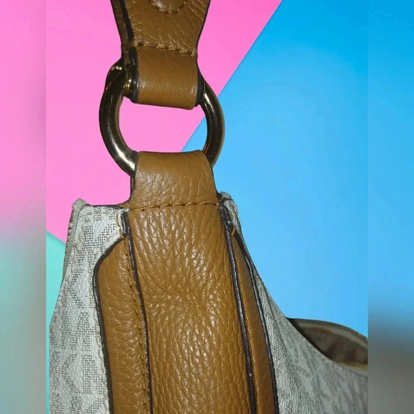 Michael Kors Jet Set Linda Acorn Leather Vanilla Monogram Large Hobo - Picture 10 of 12